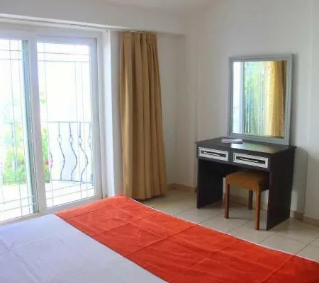 فندق Iskele Seafront Bungalows & Restaurant *